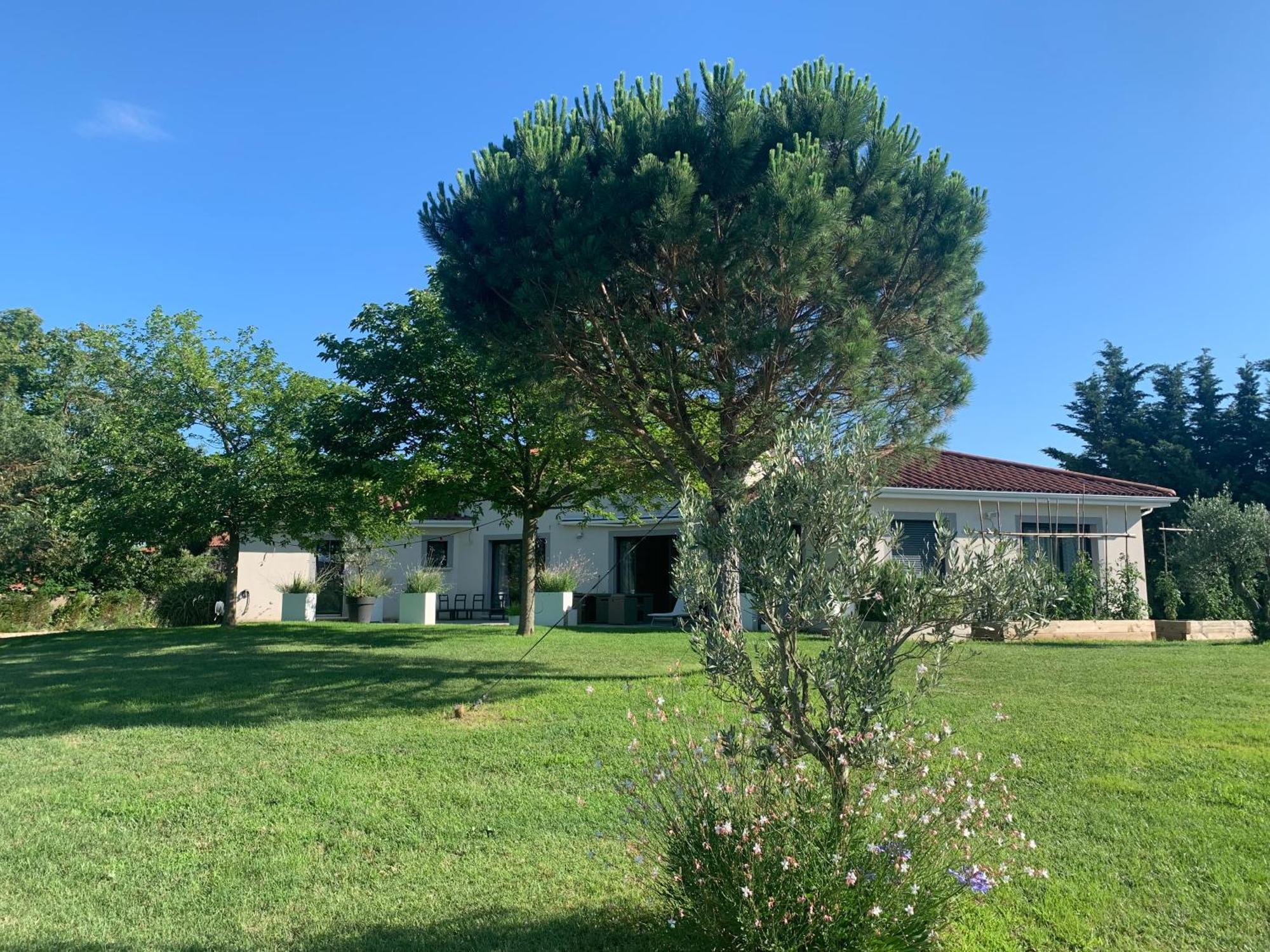Le Clos Du Pontet Orlienas Exterior photo